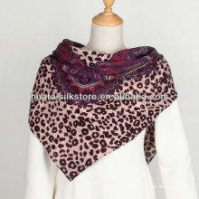 Mujer Pantalla de impresión Leopard Paisley lana Square Bufanda